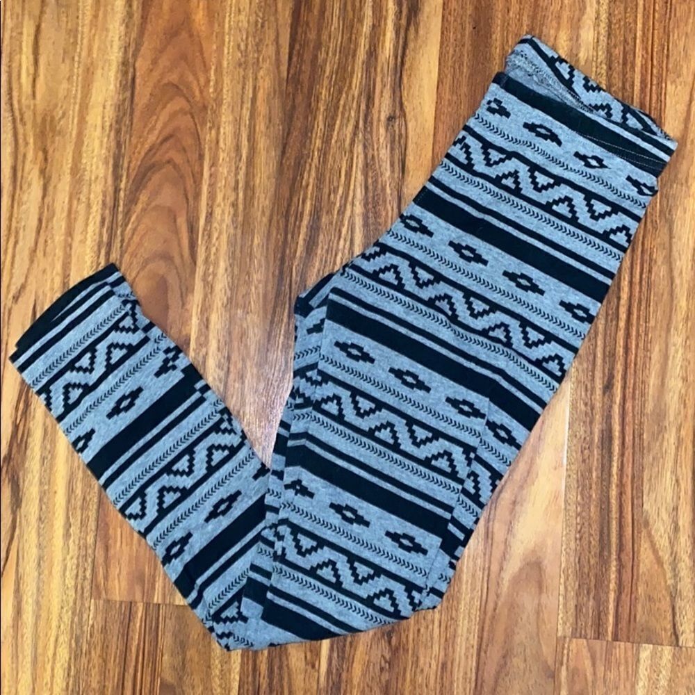 Old Navy Black and Grey Leggings Size Medium